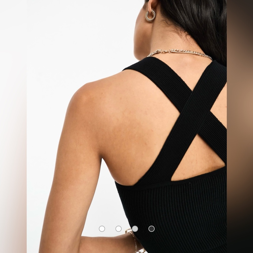 A&F Black Cross-Back Crop Top - Picture 6 of 6